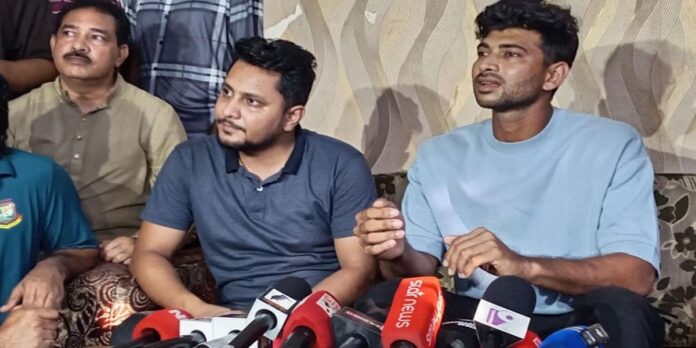 নিজ বাসভবনে সংবাদ সম্মেলনে কথা বলছেন জাতীয় ক্রিকেটার নাঈম হাসান। ছবি সংগৃহীত