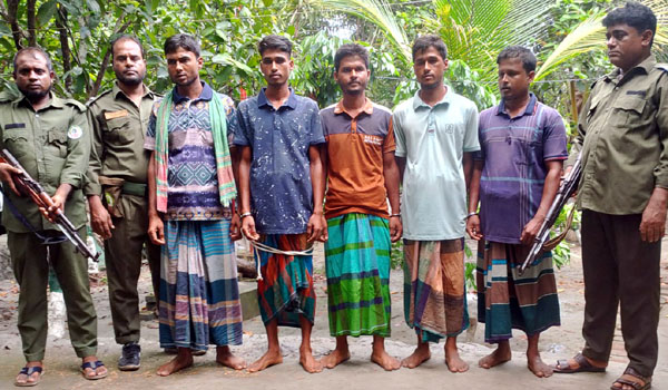 কোবাদকে অভিযানে একই পরিবারের পাঁচ ভাই আটক