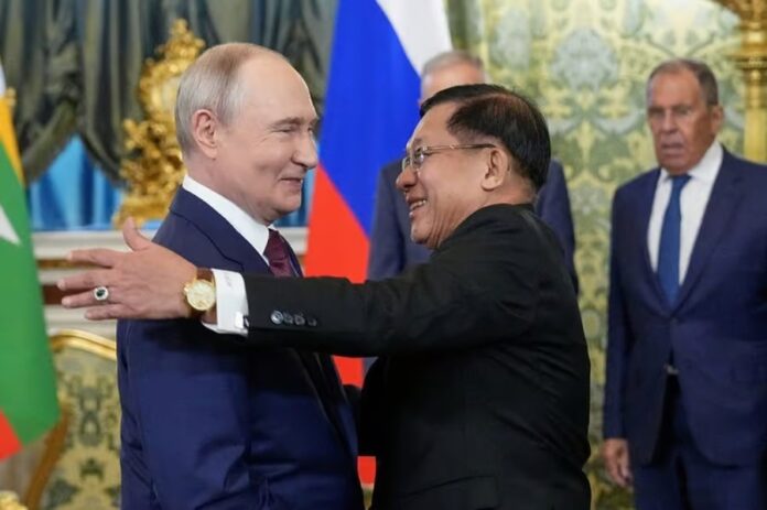 রাশিয়ার রাষ্ট্রপতি ভ্লাদিমির পুতিন এবং মিয়ানমার রাষ্ট্রপতি মিন অং হ্লাইং